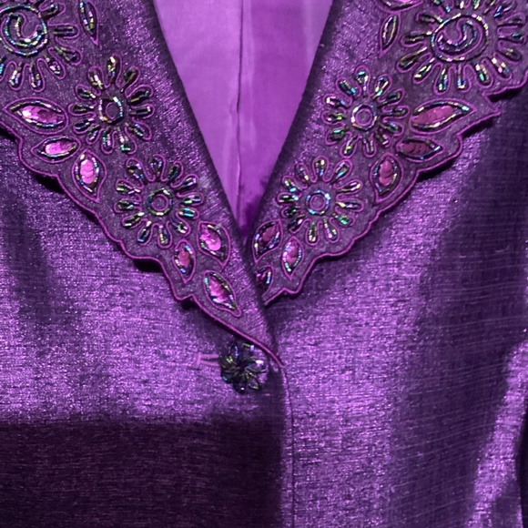 Ladies plus size purple suit - Picture 3 of 5